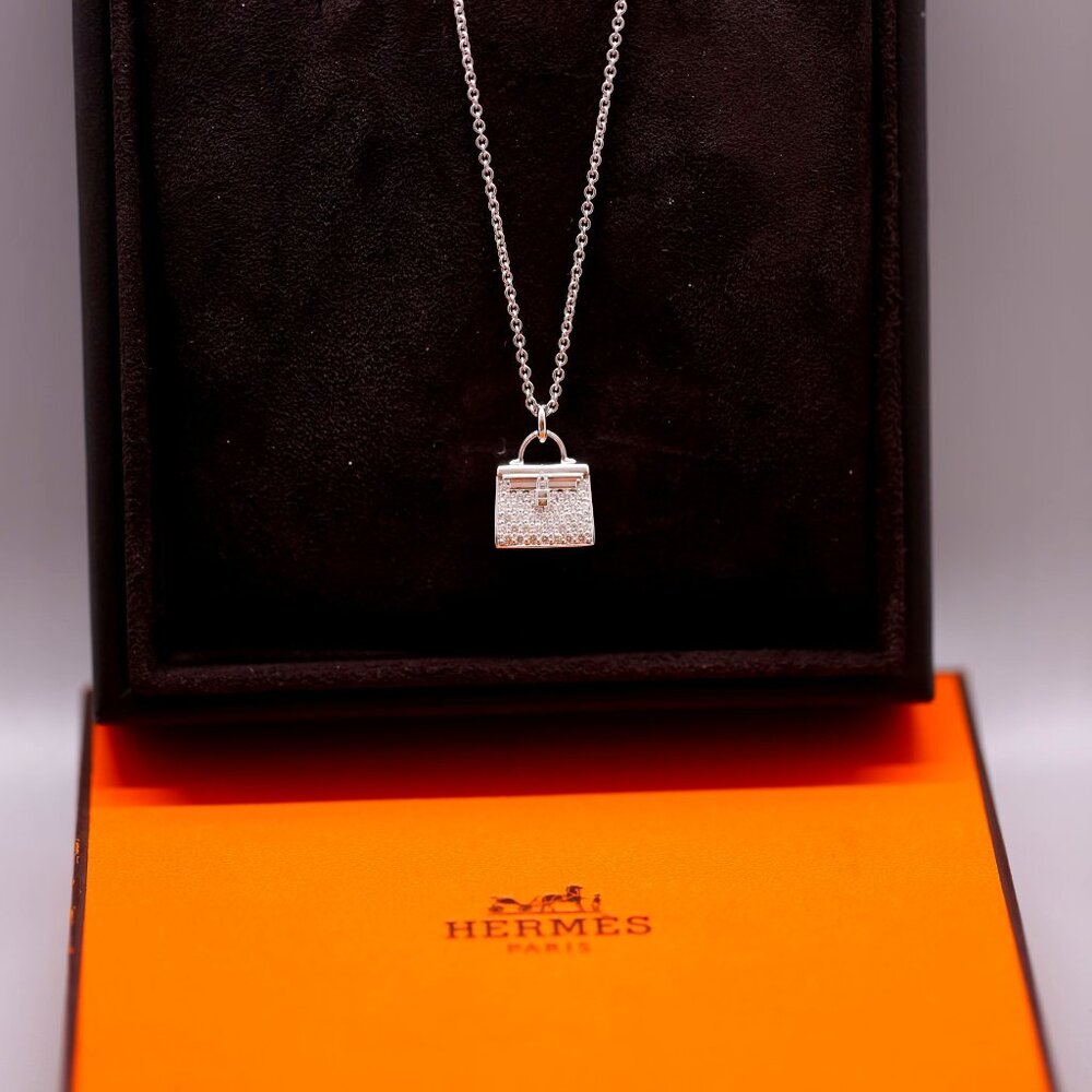 18KW KELLY BAG NATURAL DIAMOND NECKLACE
